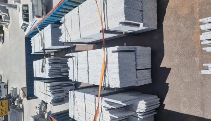 بارگیری 40 طول آزاد گرانیت مروارید مشهد با پالت و بسته بندی